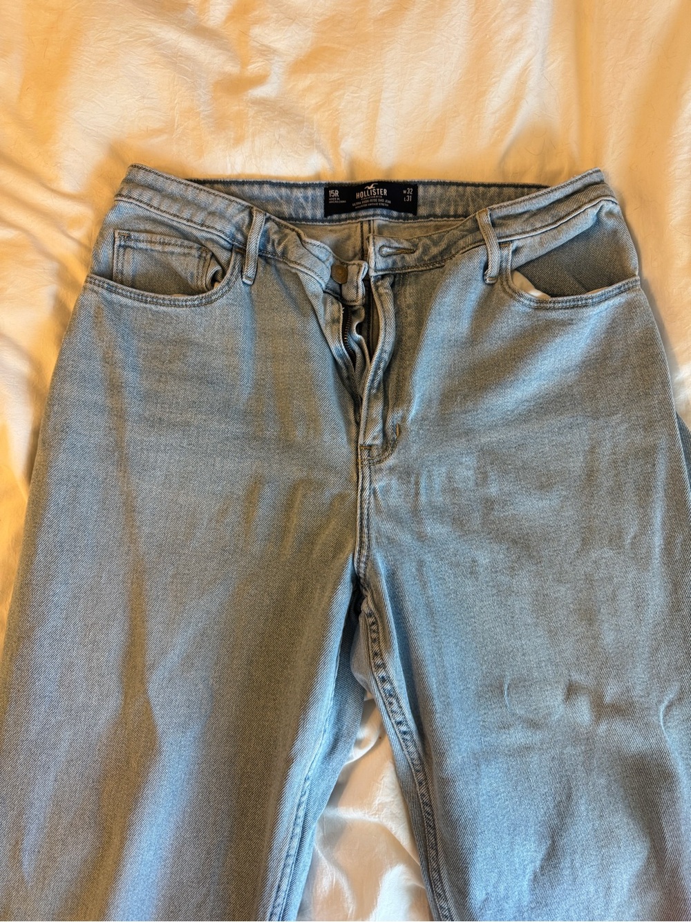 Hollister Ultra High-Rise Dad Jeans in Light Blue Wash. Size 15 length regular.